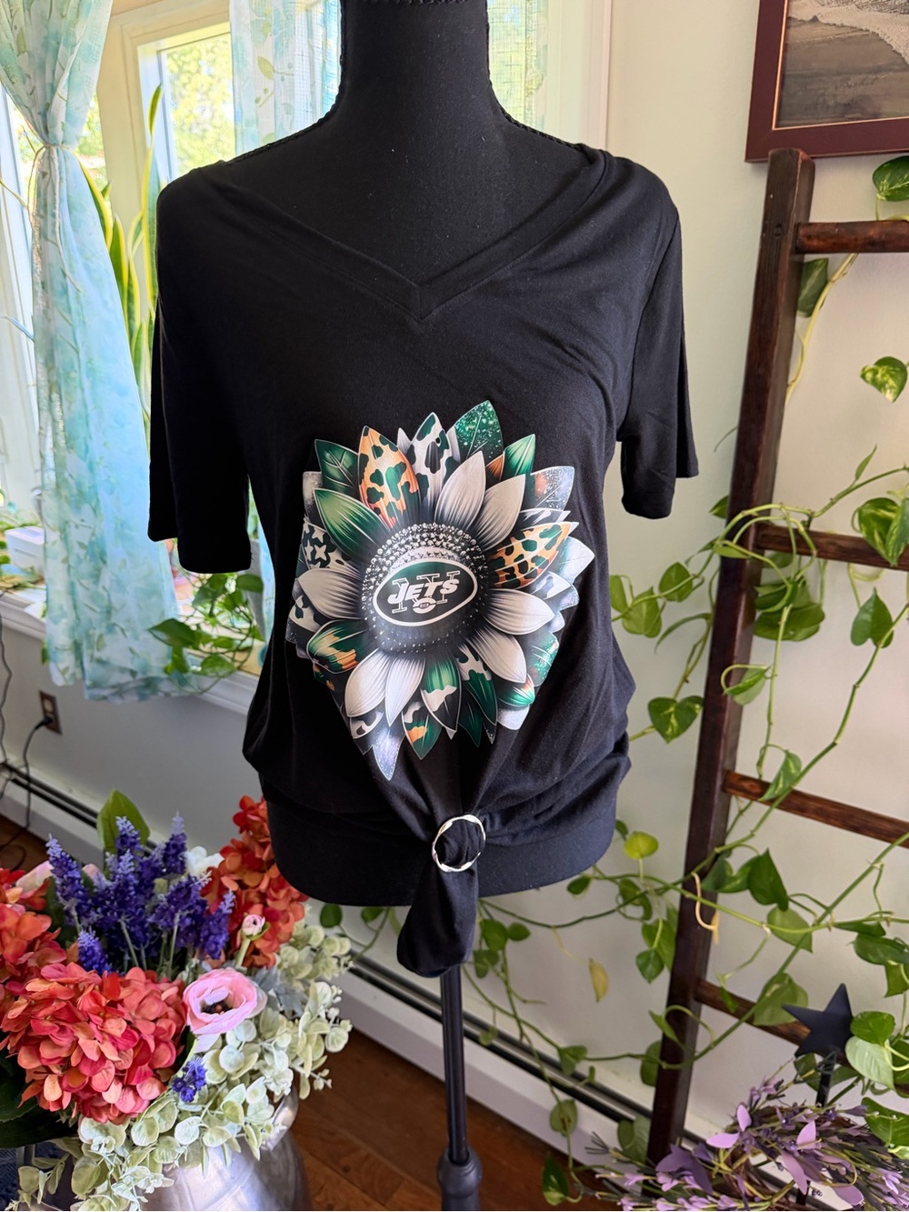 Jets Black V Neck Tee with Jets Transfer S/M